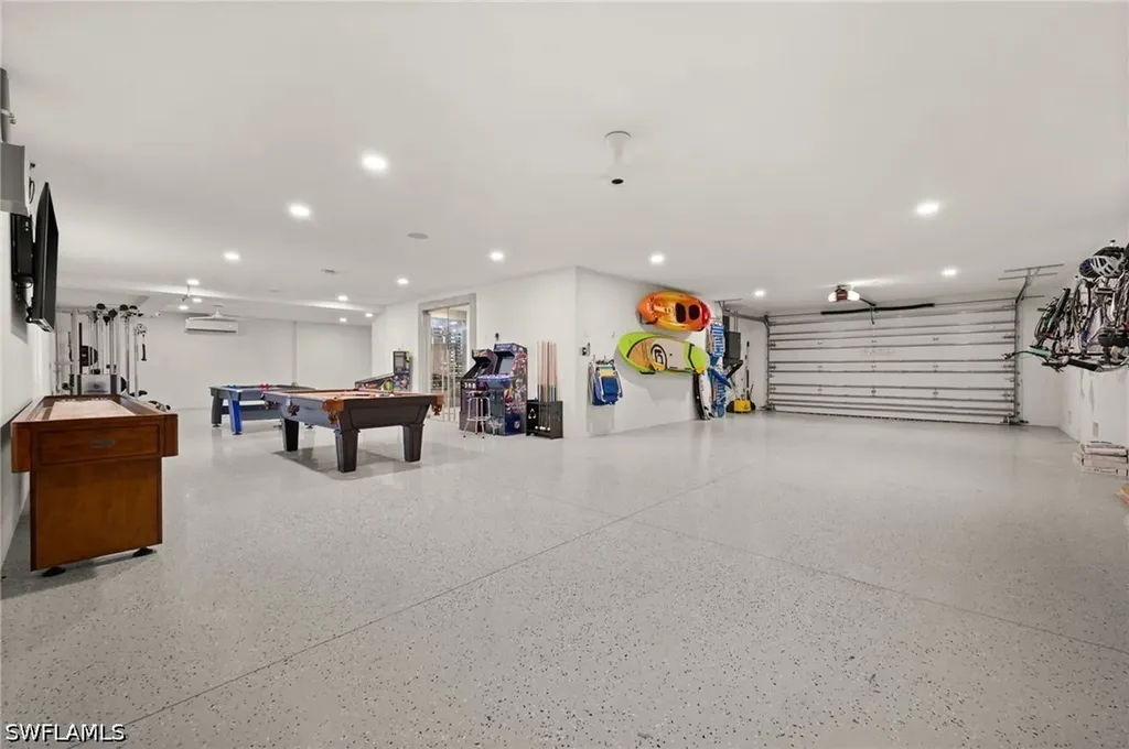 380 Trade Winds Avenue Naples FL 34108