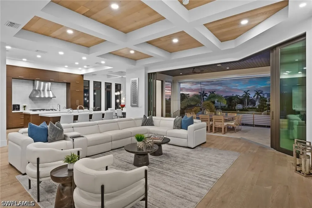 380 Trade Winds Avenue Naples FL 34108