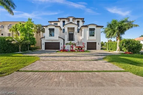 380 Trade Winds Avenue Naples FL 34108