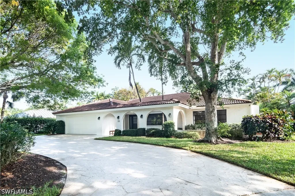 560 Bald Eagle Drive Naples FL 34105