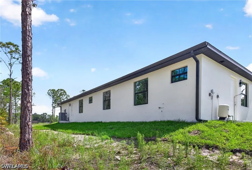 4232 31st Avenue NE Naples FL 34120