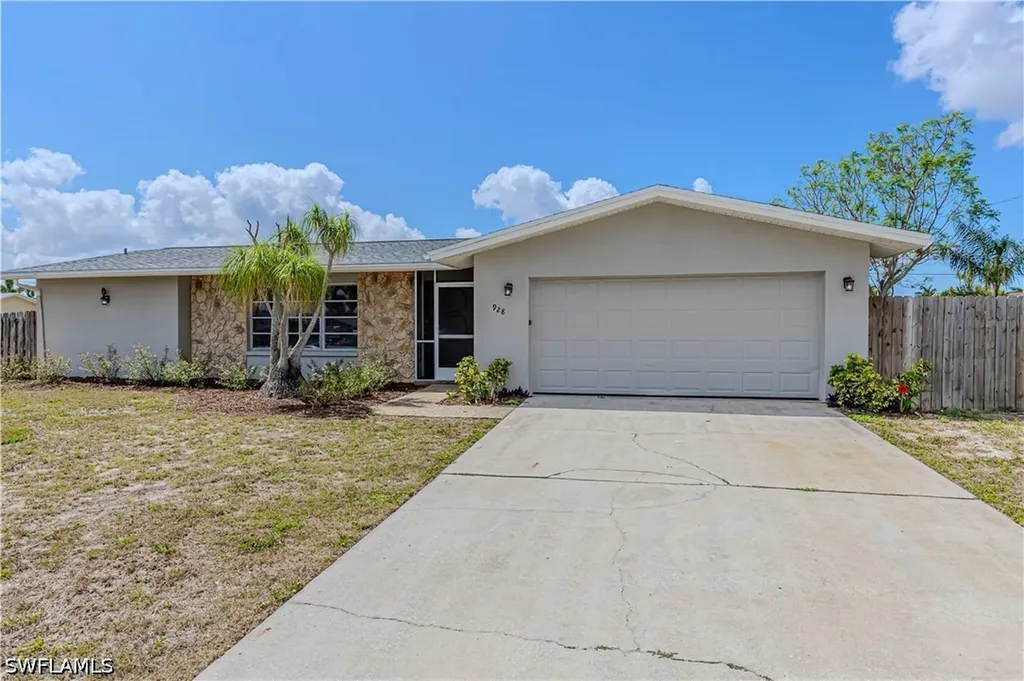 928 SE 35th Street Cape Coral FL 33904