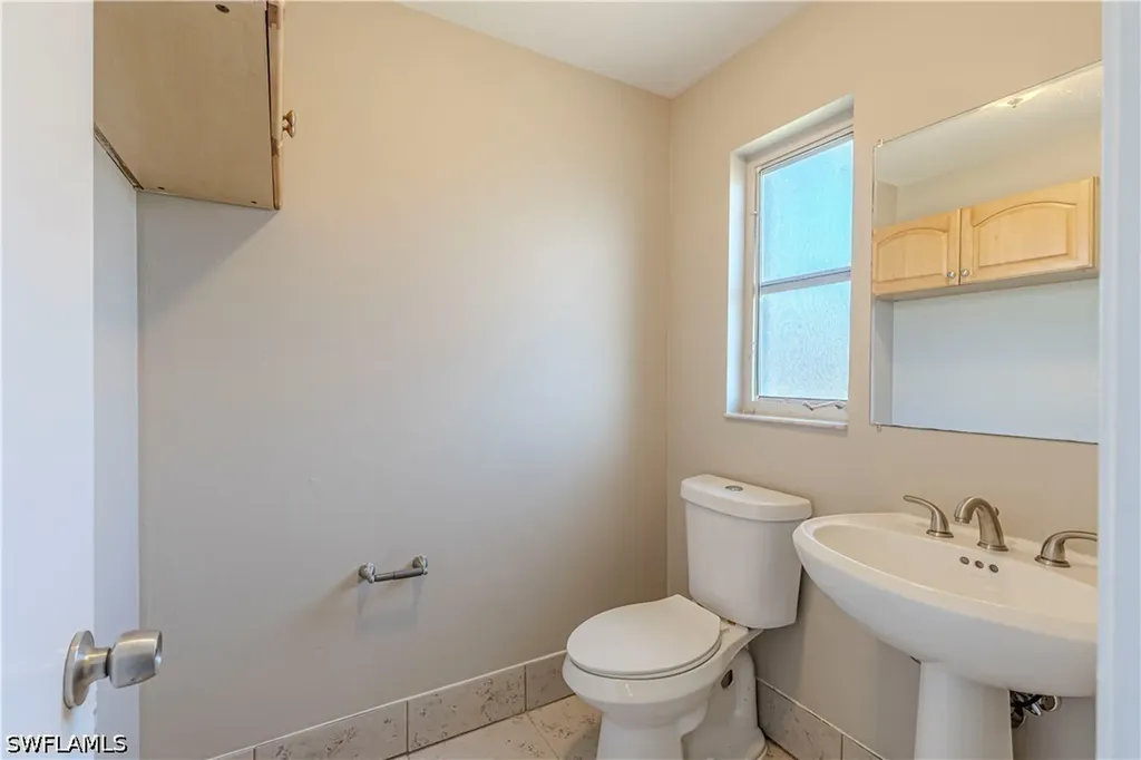 928 SE 35th Street Cape Coral FL 33904