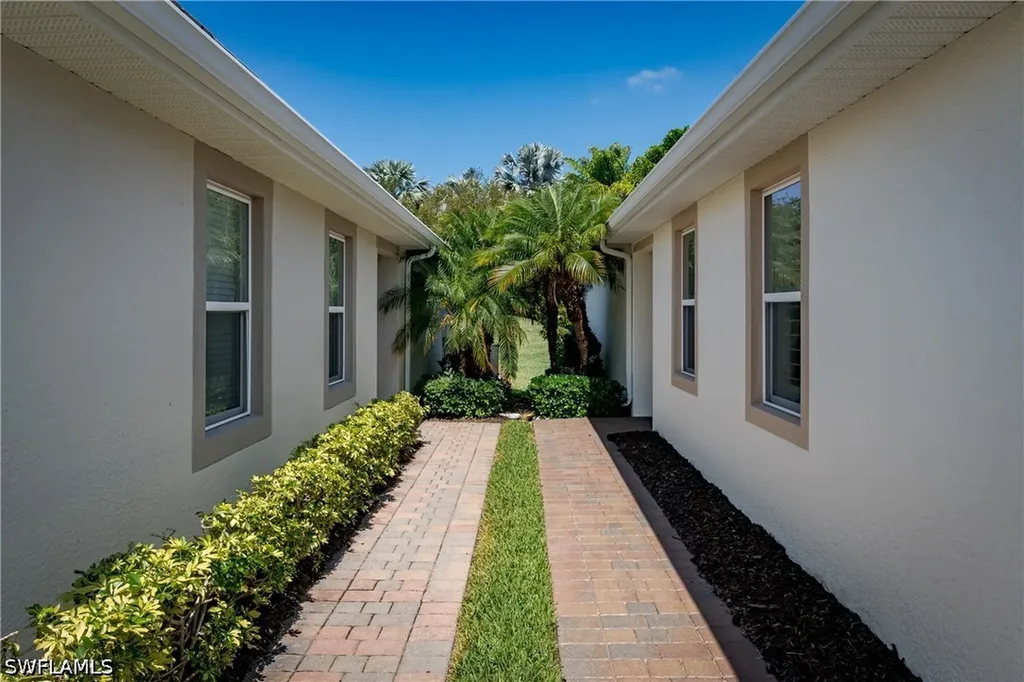 14939 Edgewater Circle Naples FL 34114