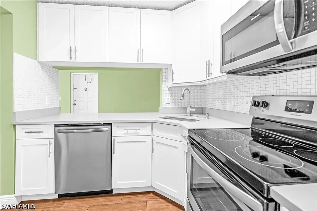 806 Sky Pine Way # B3 Green Acres FL 33415