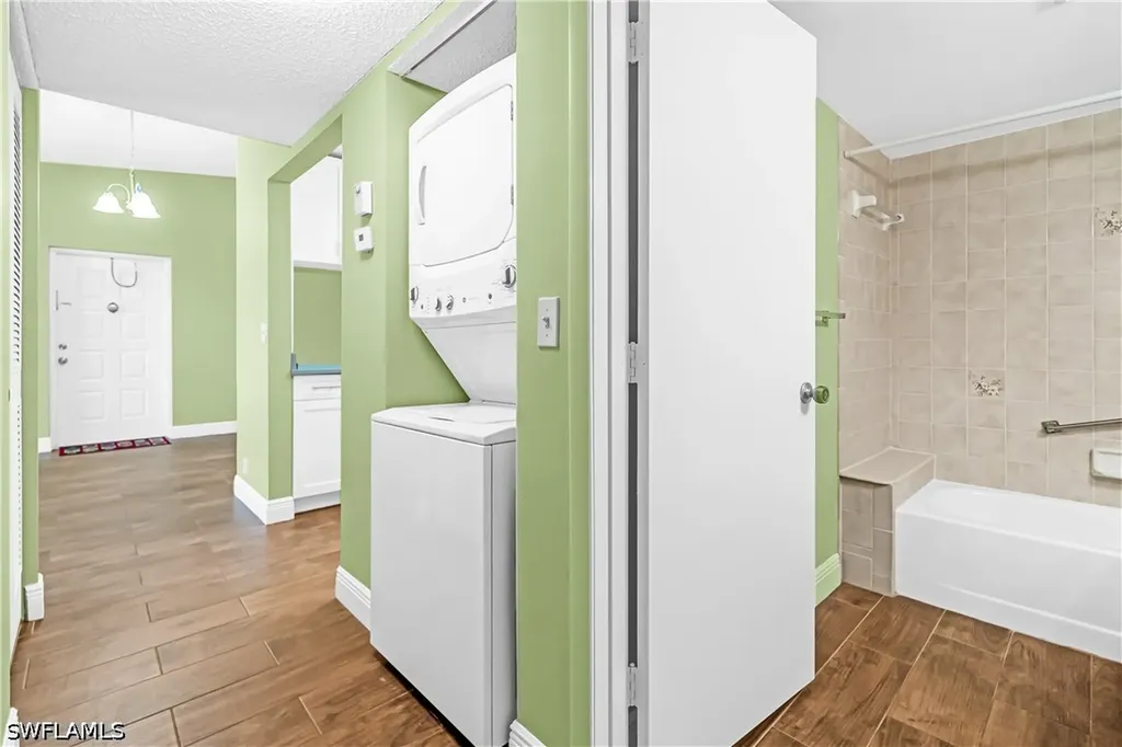 806 Sky Pine Way # B3 Green Acres FL 33415