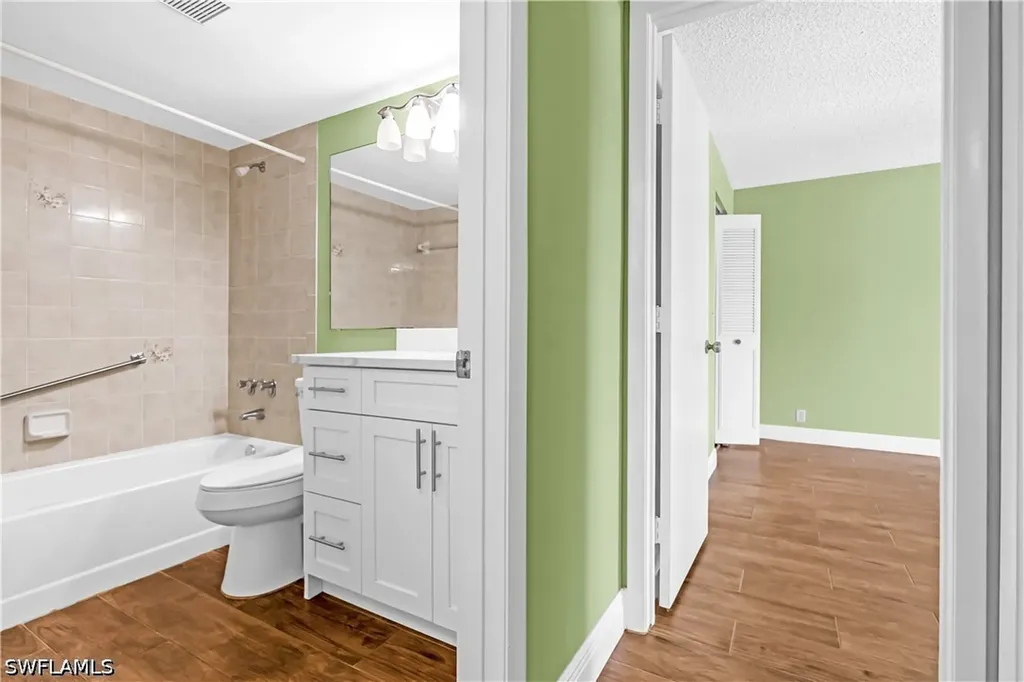 806 Sky Pine Way # B3 Green Acres FL 33415