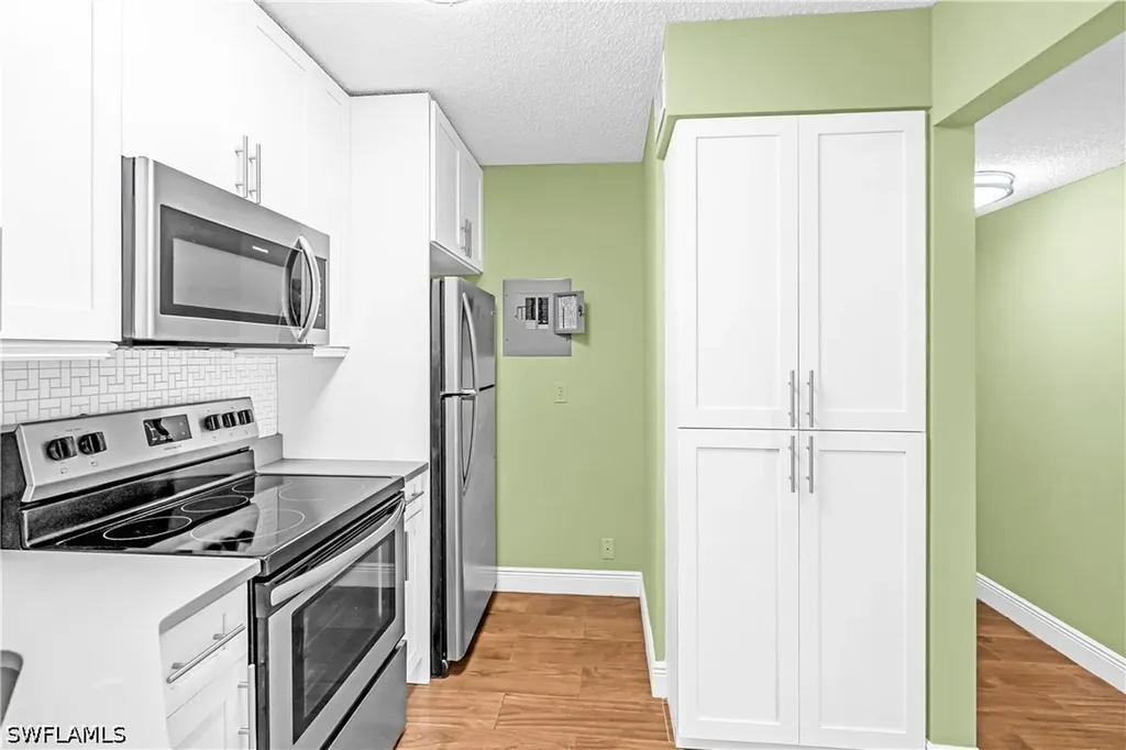 806 Sky Pine Way # B3 Green Acres FL 33415