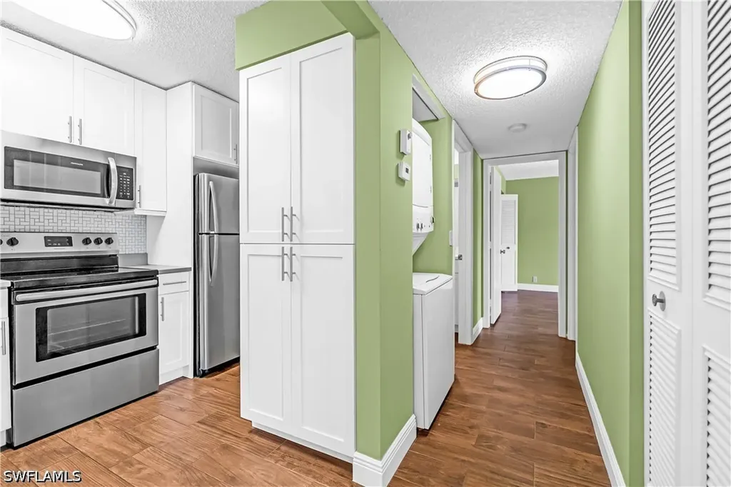 806 Sky Pine Way # B3 Green Acres FL 33415