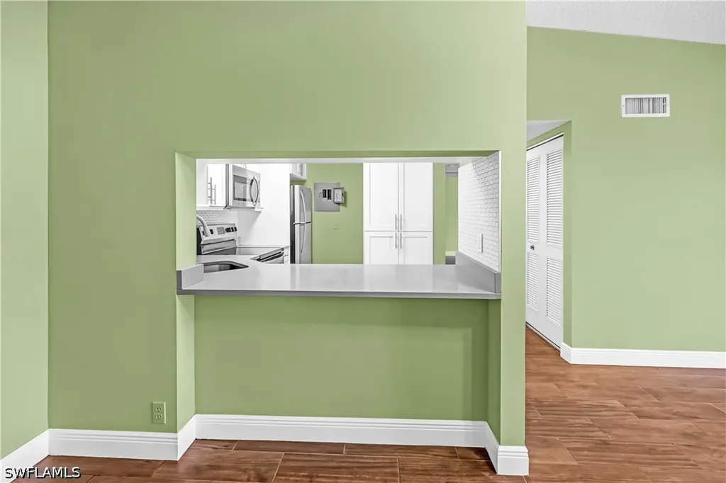 806 Sky Pine Way # B3 Green Acres FL 33415