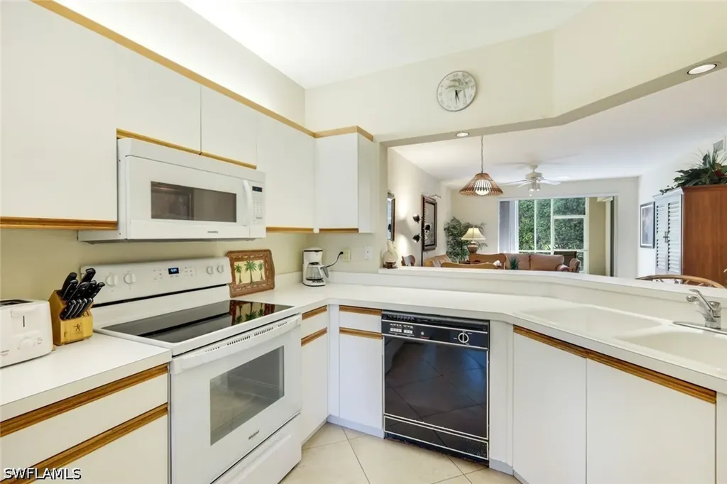 823 Tanbark Drive Naples FL 34108