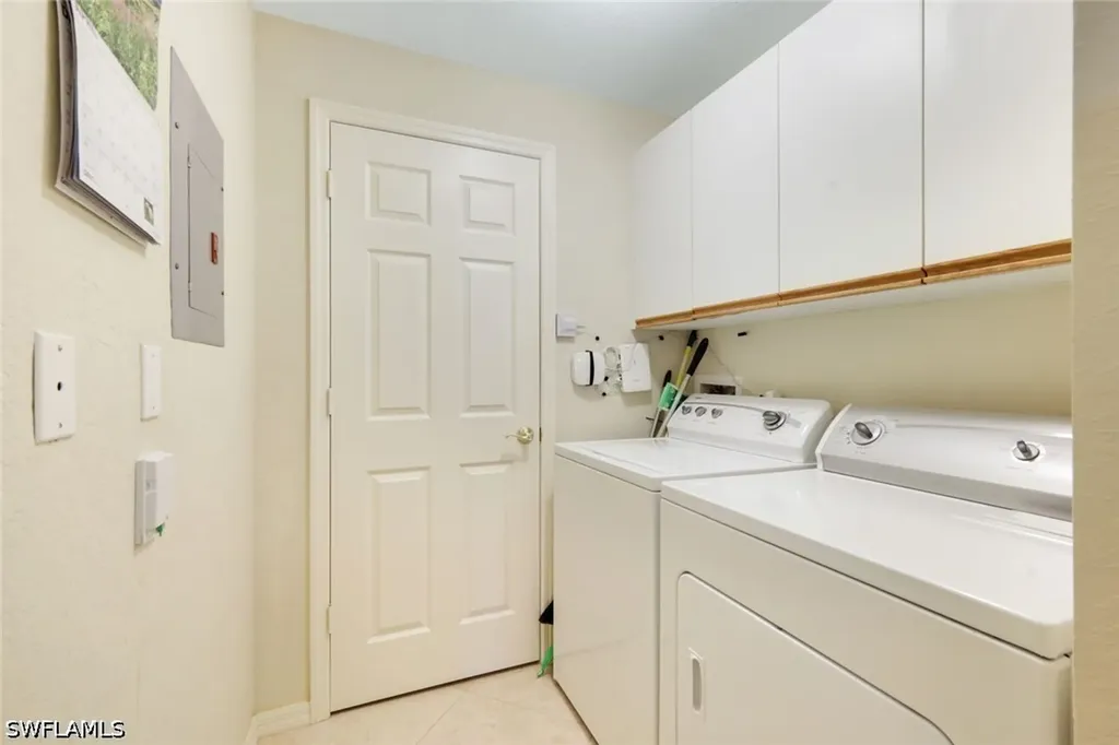 823 Tanbark Drive Naples FL 34108
