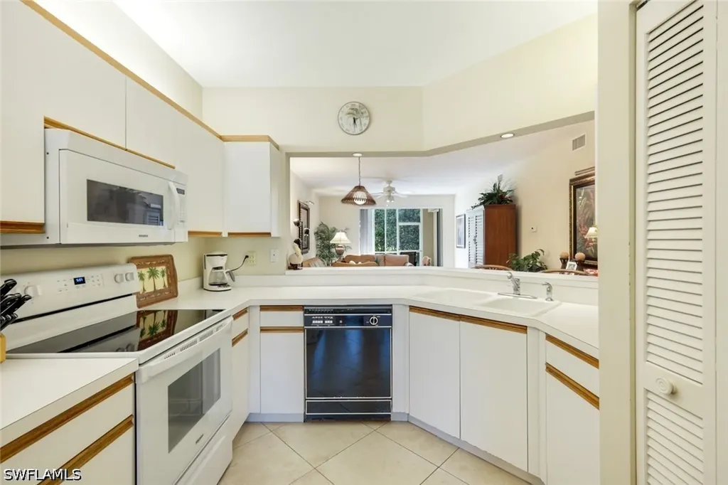 823 Tanbark Drive Naples FL 34108