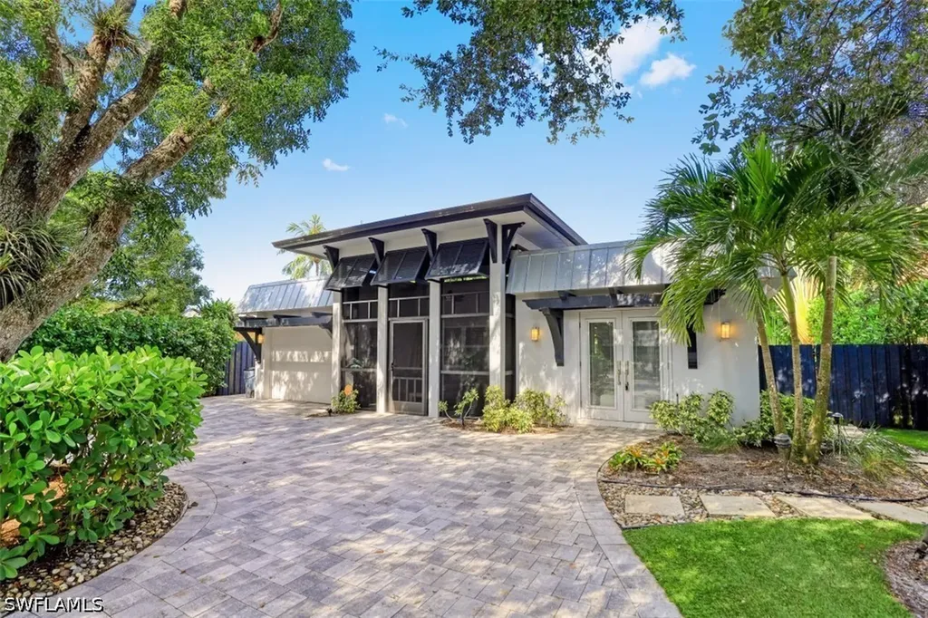1199 9th Avenue N Naples FL 34102