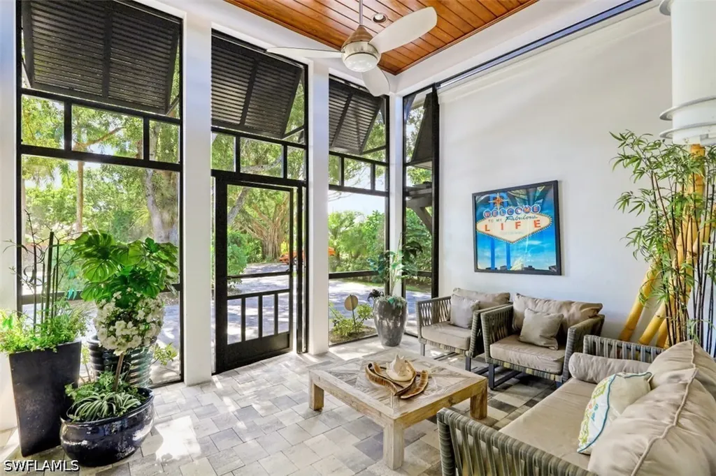 1199 9th Avenue N Naples FL 34102