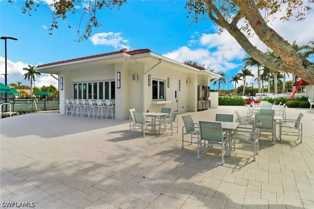 221 Fox Glen Drive Naples FL 34104