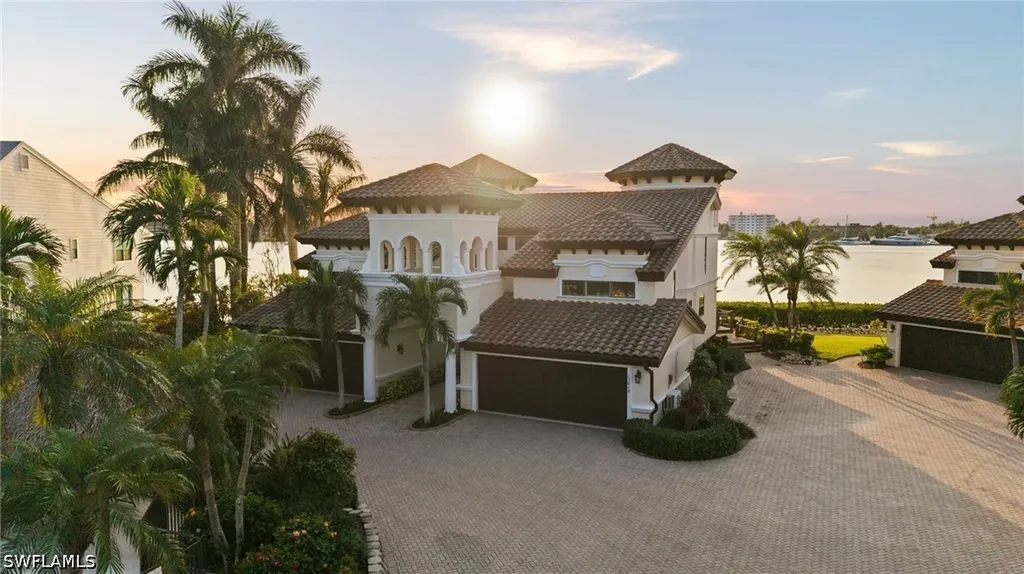 1301 Chesapeake Avenue Naples FL 34102