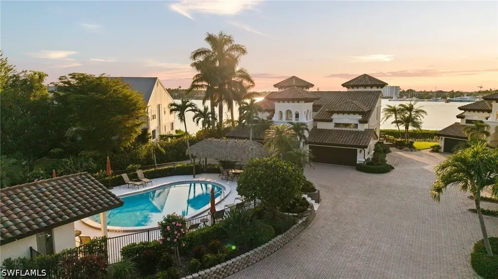 1301 Chesapeake Avenue Naples FL 34102