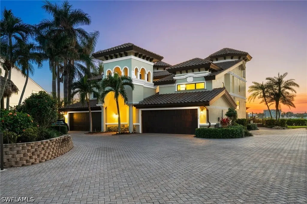 1301 Chesapeake Avenue Naples FL 34102