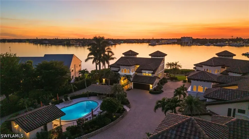 1301 Chesapeake Avenue Naples FL 34102