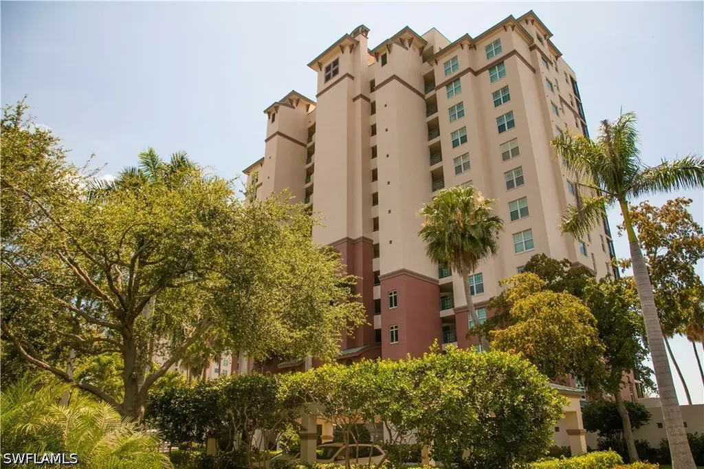 430 Cove Tower Drive Naples FL 34110