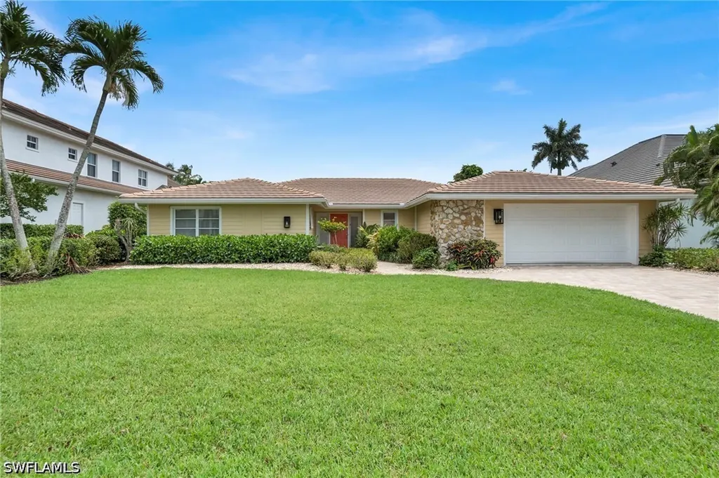 656 Binnacle Drive Naples FL 34103