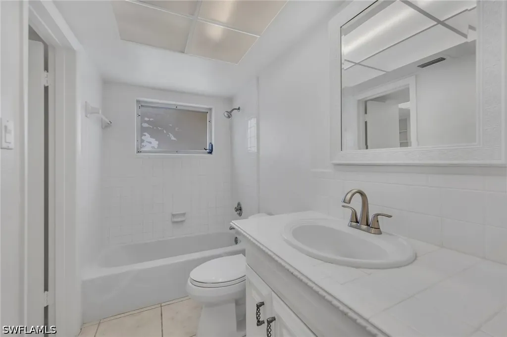 656 Binnacle Drive Naples FL 34103