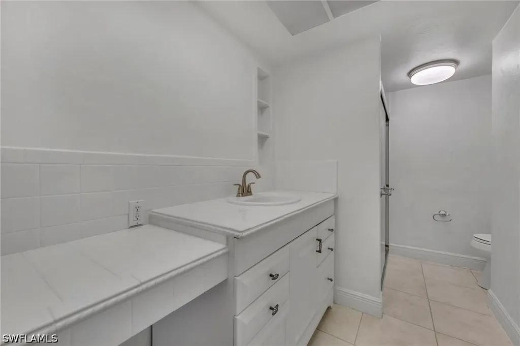 656 Binnacle Drive Naples FL 34103