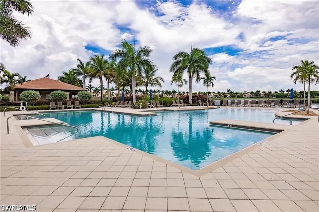 1375 Artesia Drive E Naples FL 34113