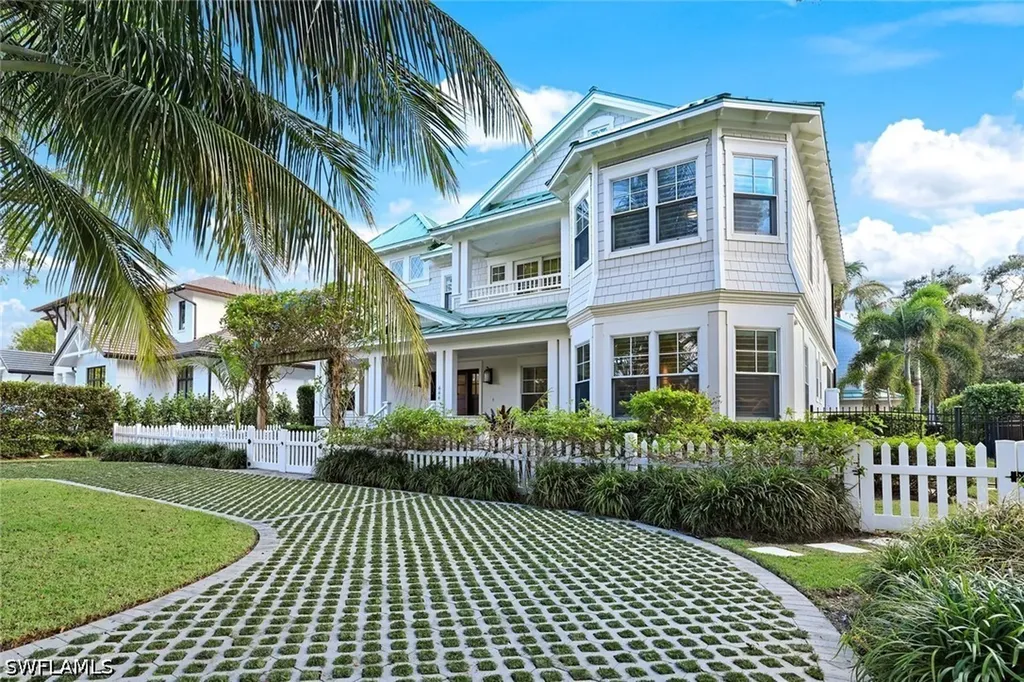444 2nd Avenue N Naples FL 34102