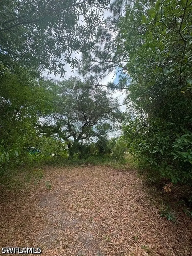 70TH Avenue NE Naples FL 34120