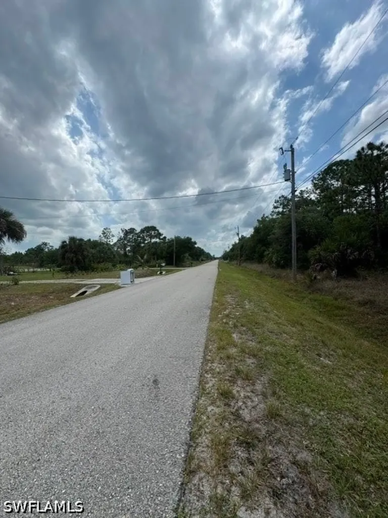 70TH Avenue NE Naples FL 34120