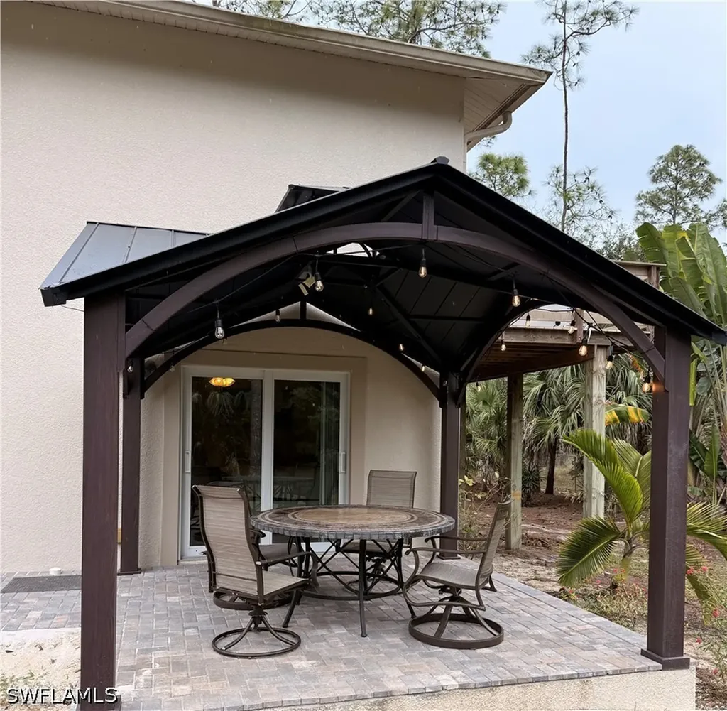 6140 Standing Oaks Naples FL 34119