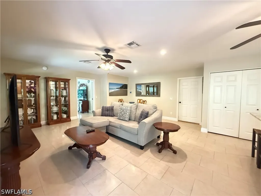 6140 Standing Oaks Naples FL 34119