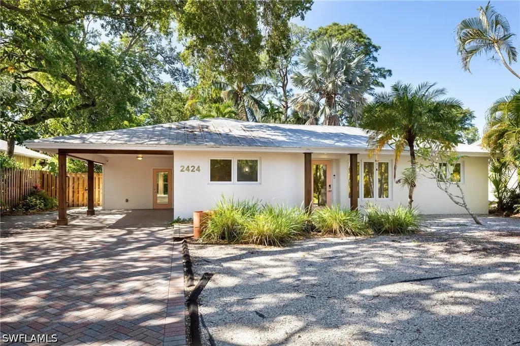 2424 Harbor Road Naples FL 34104