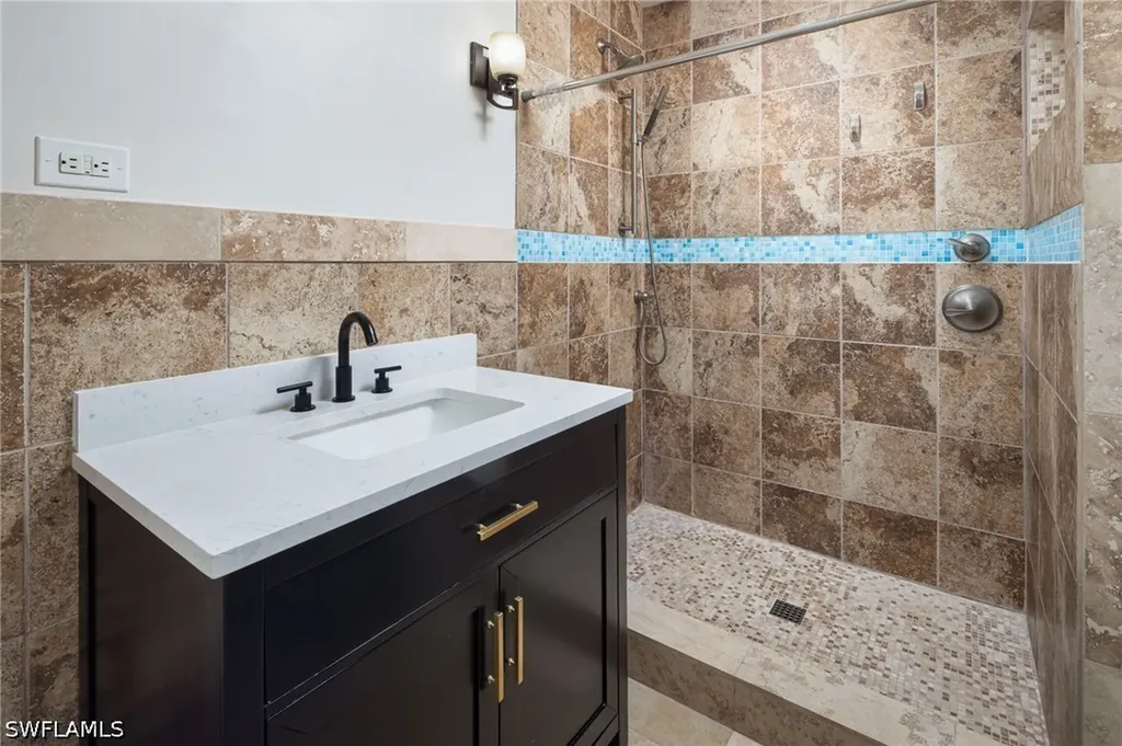 2424 Harbor Road Naples FL 34104