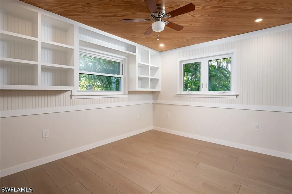 2424 Harbor Road Naples FL 34104