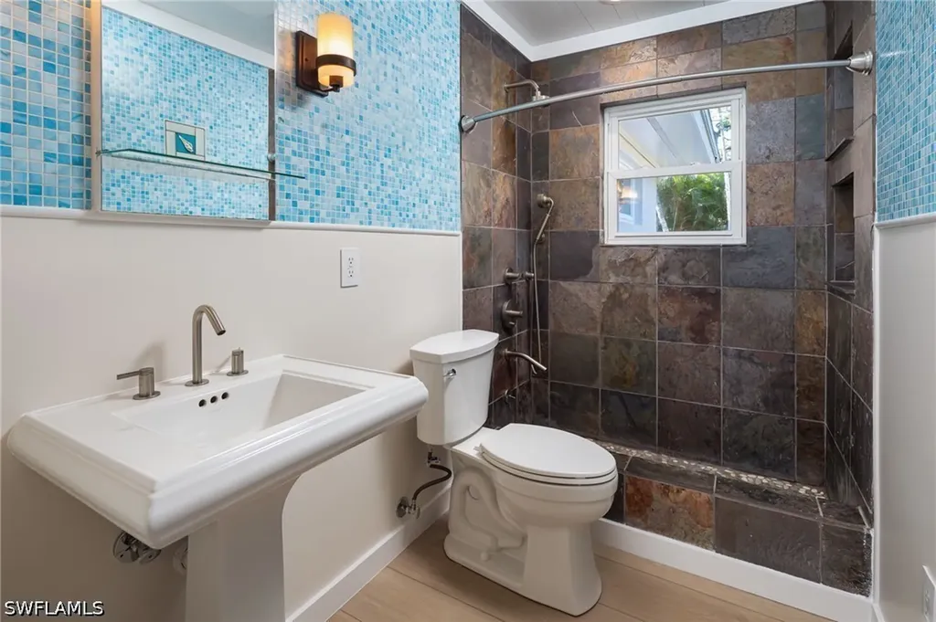 2424 Harbor Road Naples FL 34104