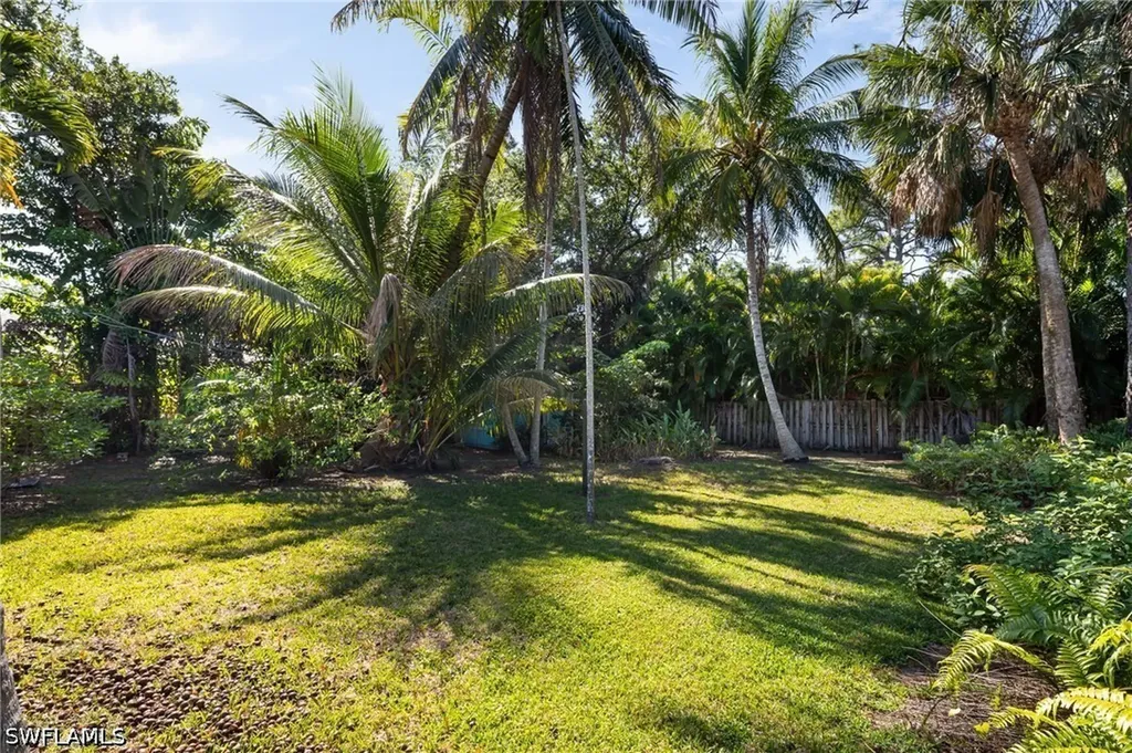 2424 Harbor Road Naples FL 34104