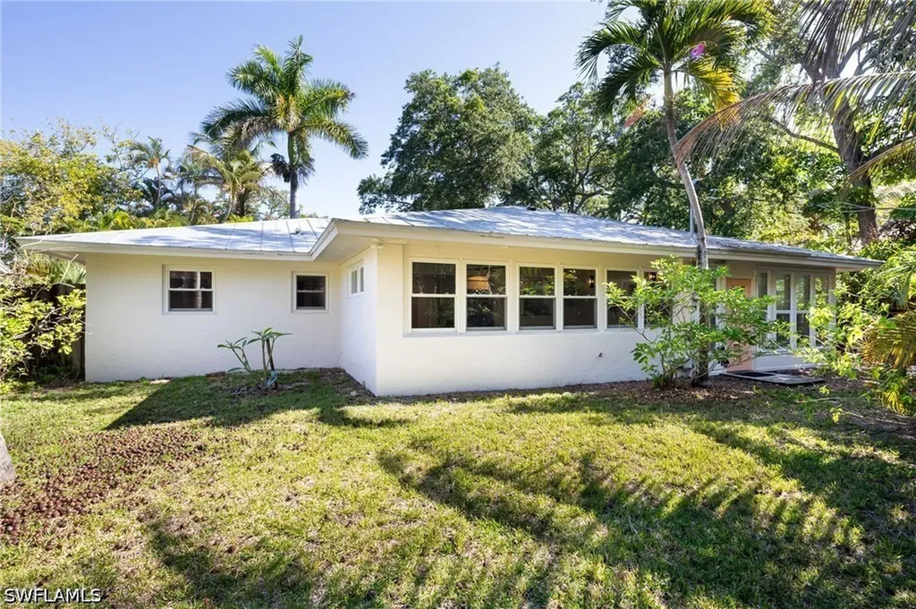 2424 Harbor Road Naples FL 34104