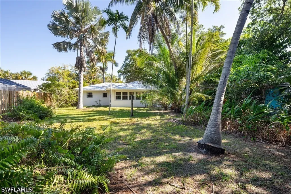 2424 Harbor Road Naples FL 34104