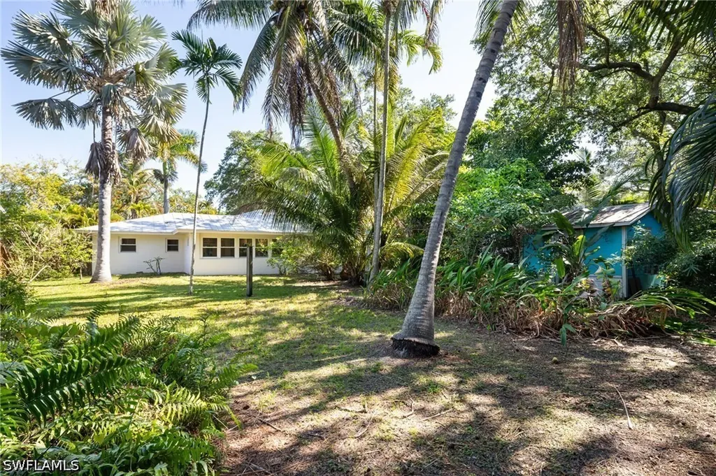 2424 Harbor Road Naples FL 34104