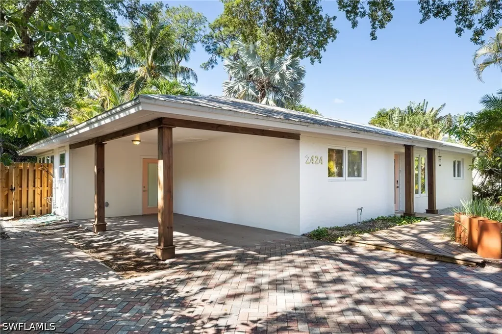 2424 Harbor Road Naples FL 34104