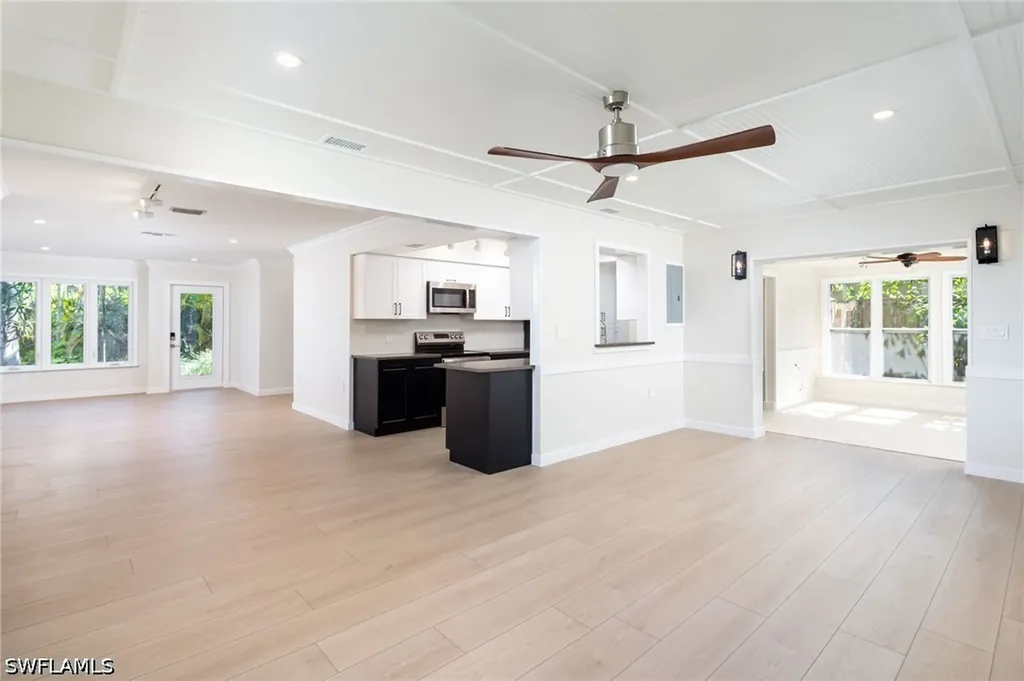 2424 Harbor Road Naples FL 34104