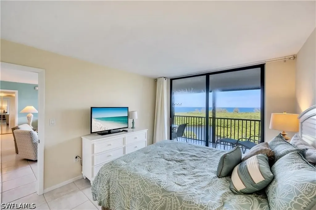 17 Bluebill Avenue Naples FL 34108