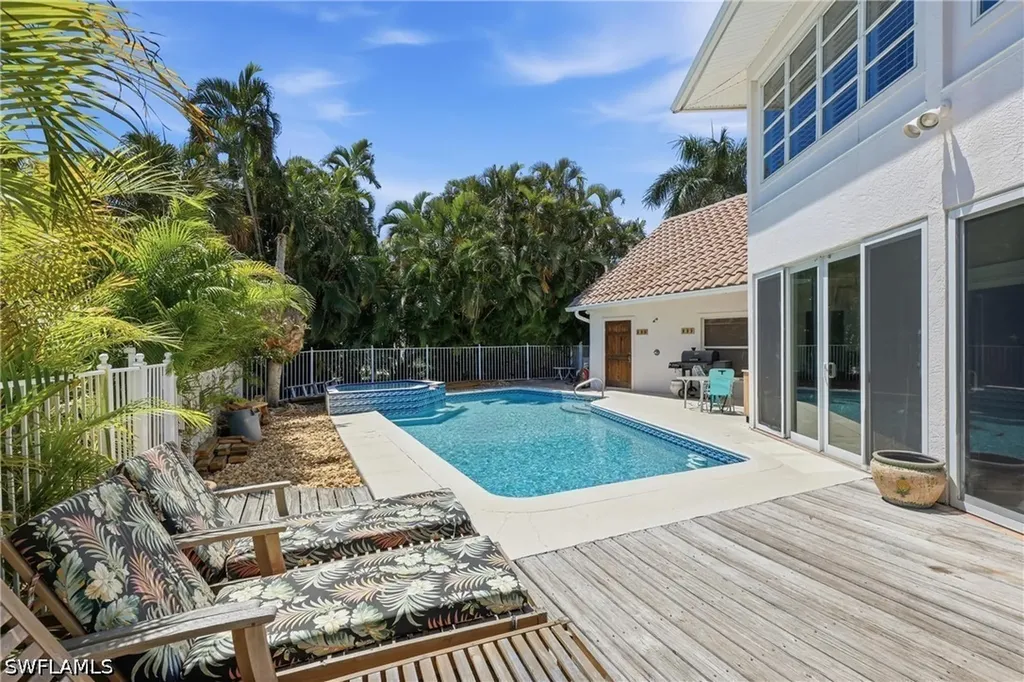 1748 Jewel Box Drive Sanibel FL 33957