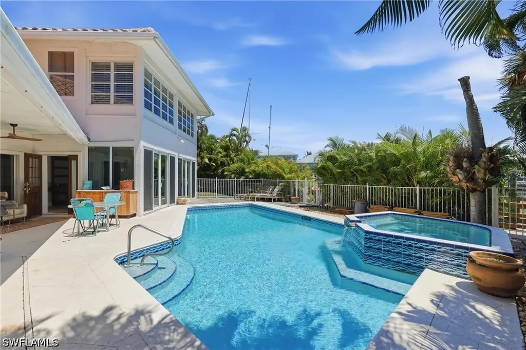 1748 Jewel Box Drive Sanibel FL 33957