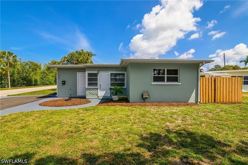 1015 10th Avenue N Naples FL 34102