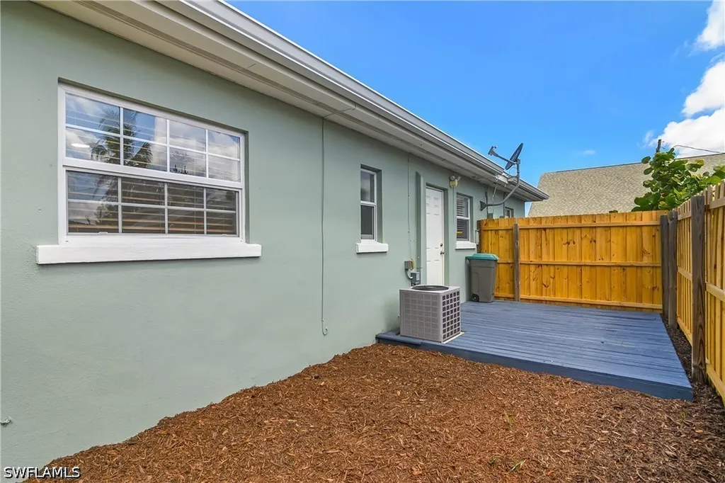1015 10th Avenue N Naples FL 34102