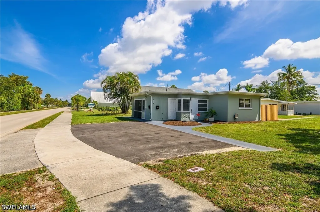 1015 10th Avenue N Naples FL 34102